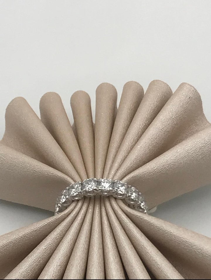 Anello Eternity Oro Bianco e Diamanti Lab Grown