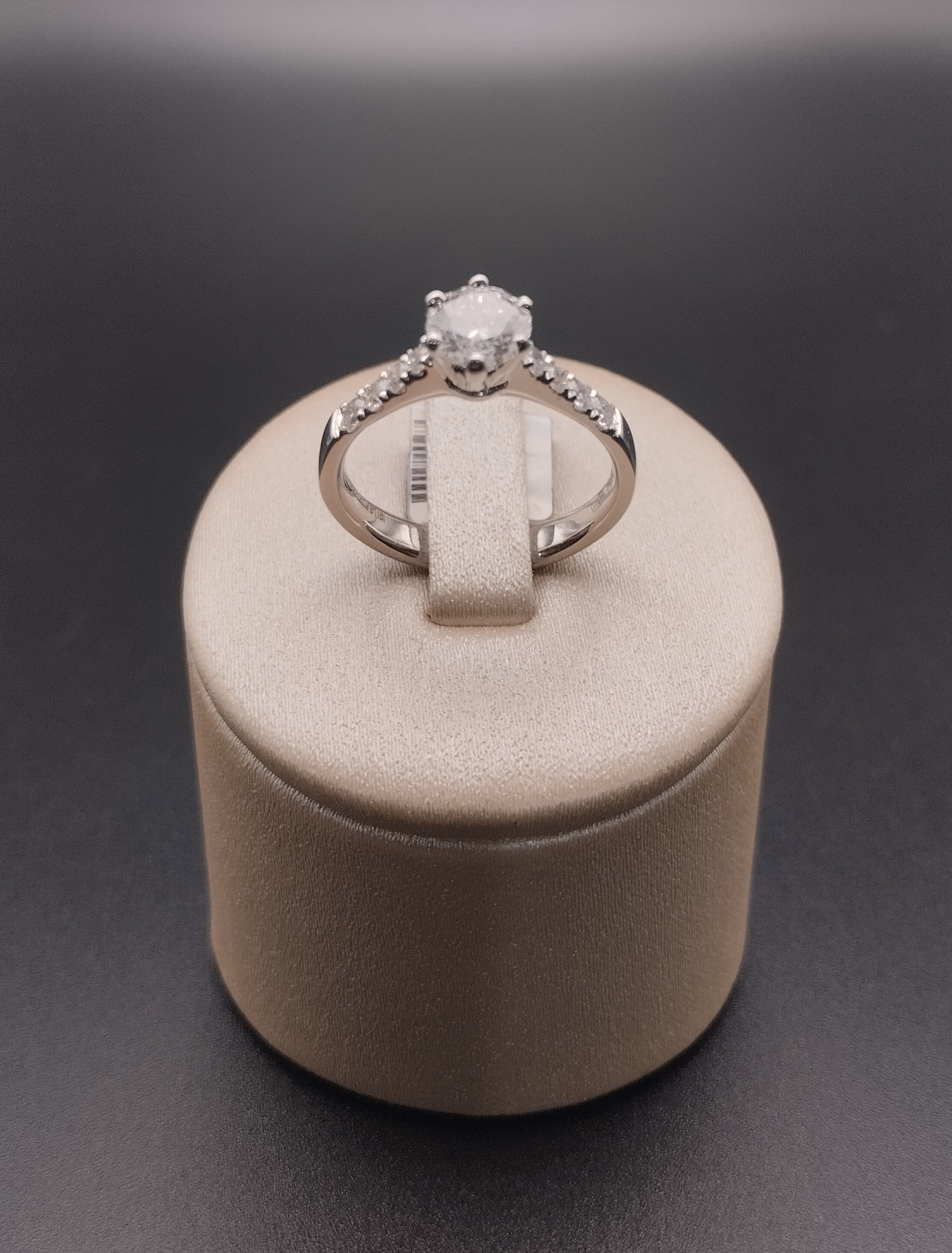 Anello Solitario Sei Punte Oro Bianco e Diamante Lab Grown