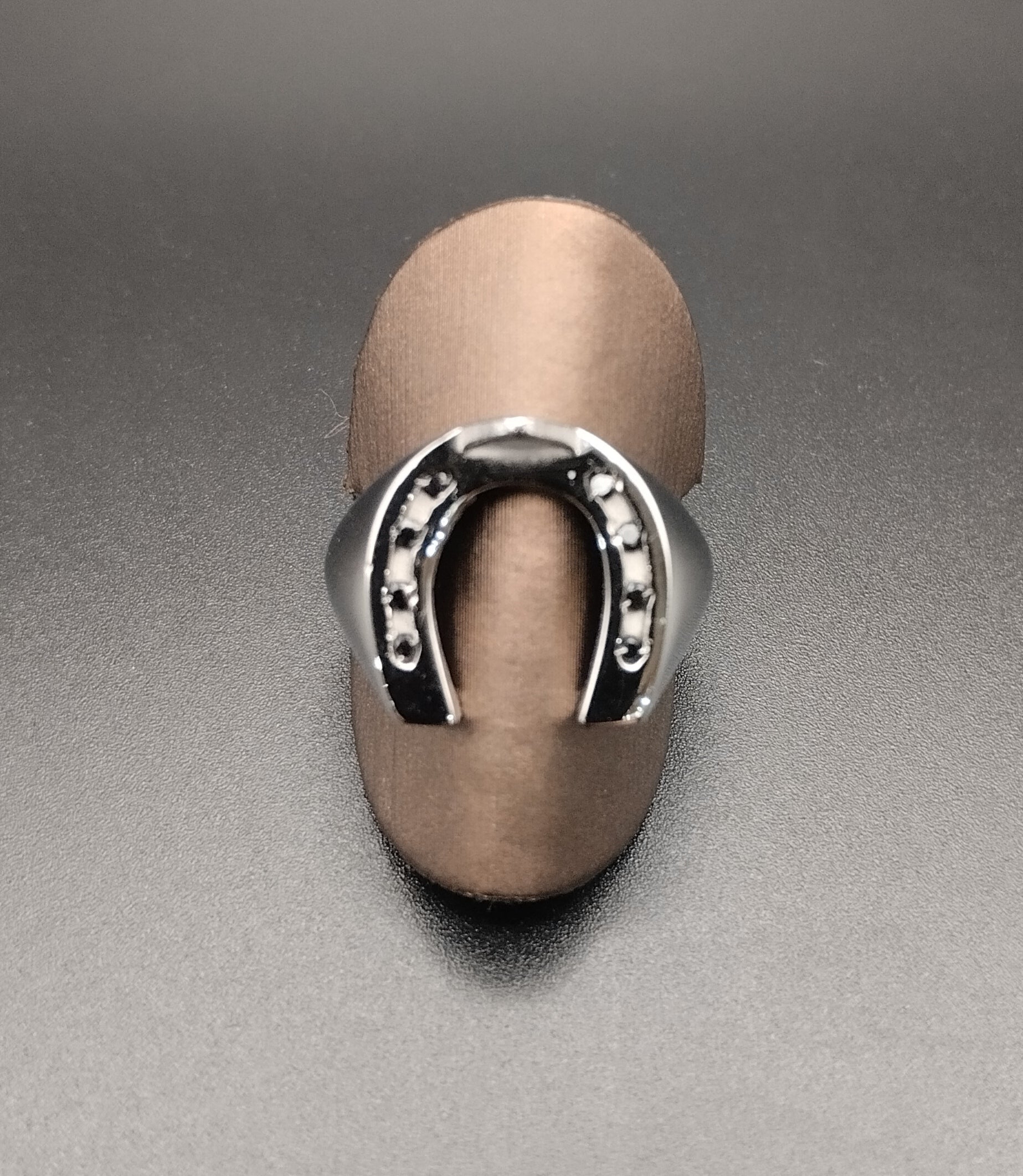 Anello Sigillo con Ferro Nero — Horse Fever