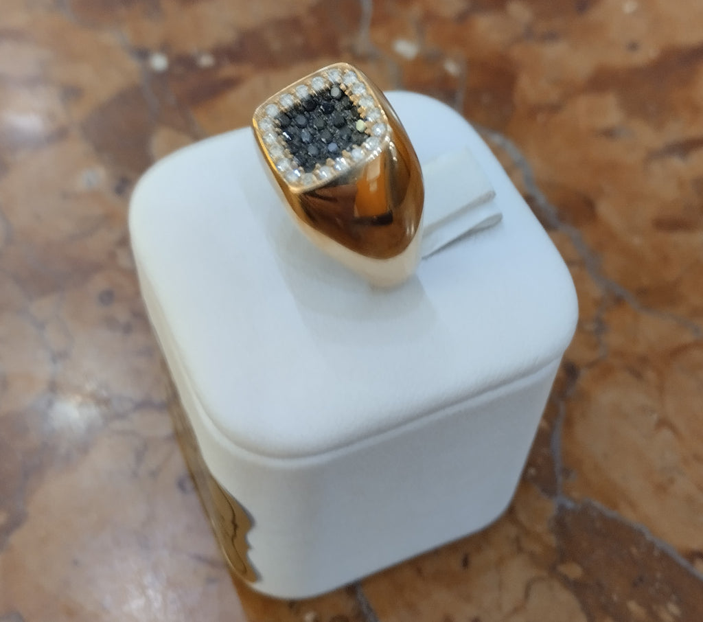 Anello Sigillo in Oro Rosa con Diamanti Bianchi e Neri — Creazione Gusci