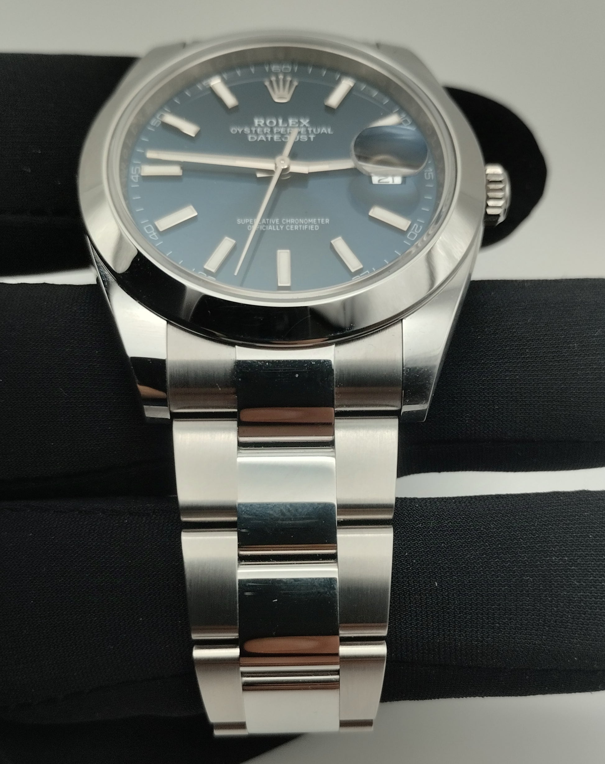 Rolex Oyster Perpetual 41 Quadrante Blu Soleil — Ref. 126300