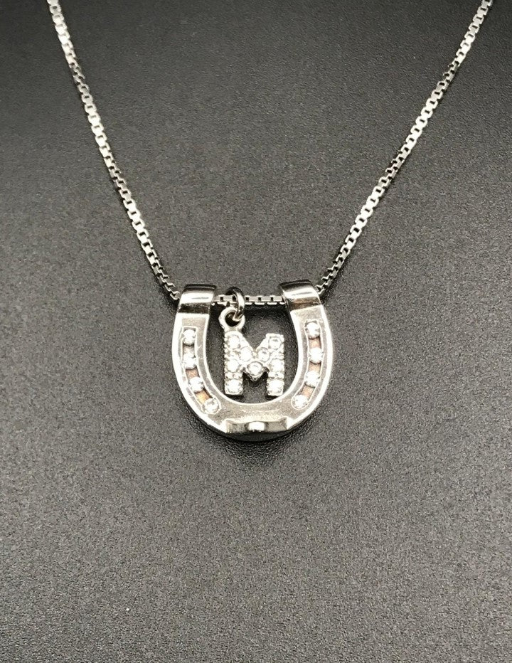 Collana Ferro di Cavallo con Iniziale Bianca — Horse Fever