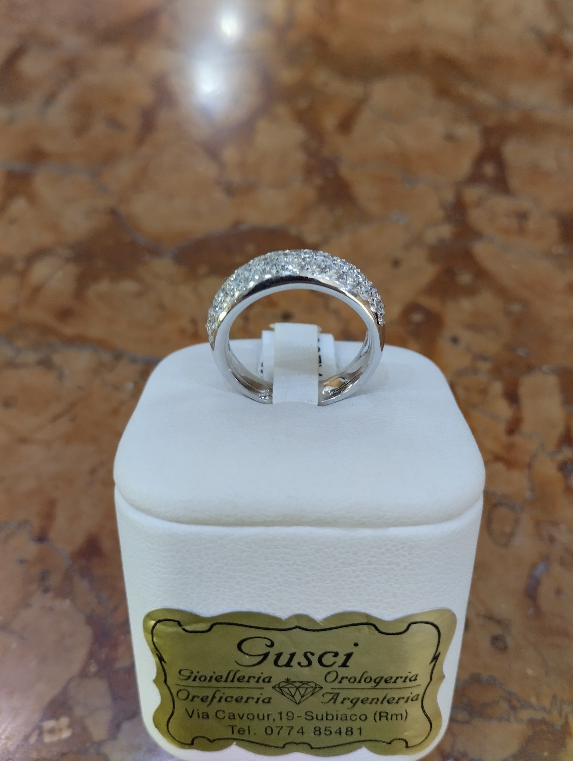Anello Fascia in Oro Bianco con Diamanti 1,19 ct — Creazione Gusci