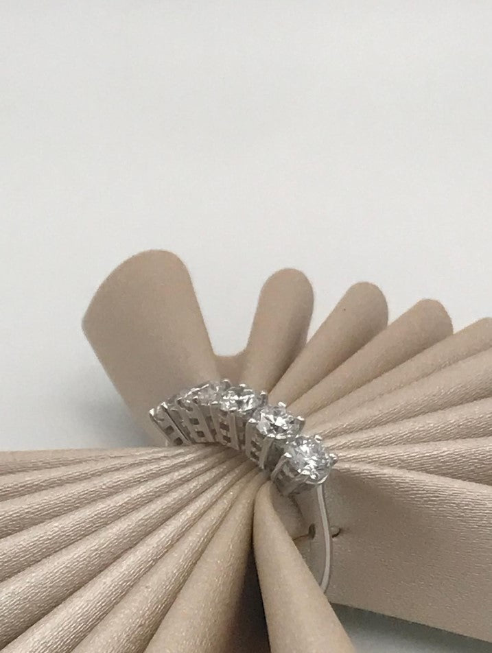 Anello Veretta Oro Bianco e Diamanti Lab Grown