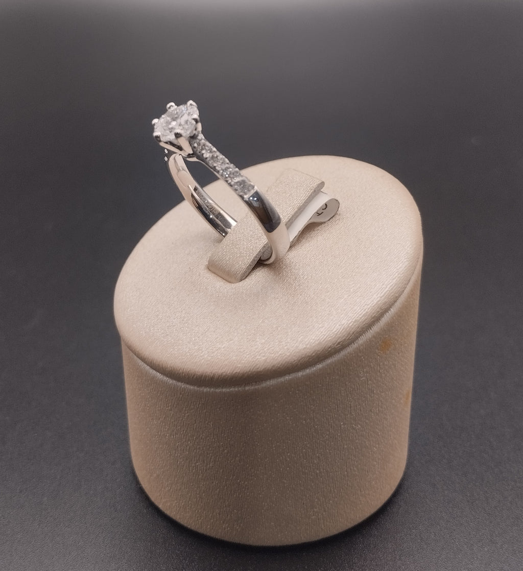 Anello Solitario Sei Punte Oro Bianco e Diamante Lab Grown