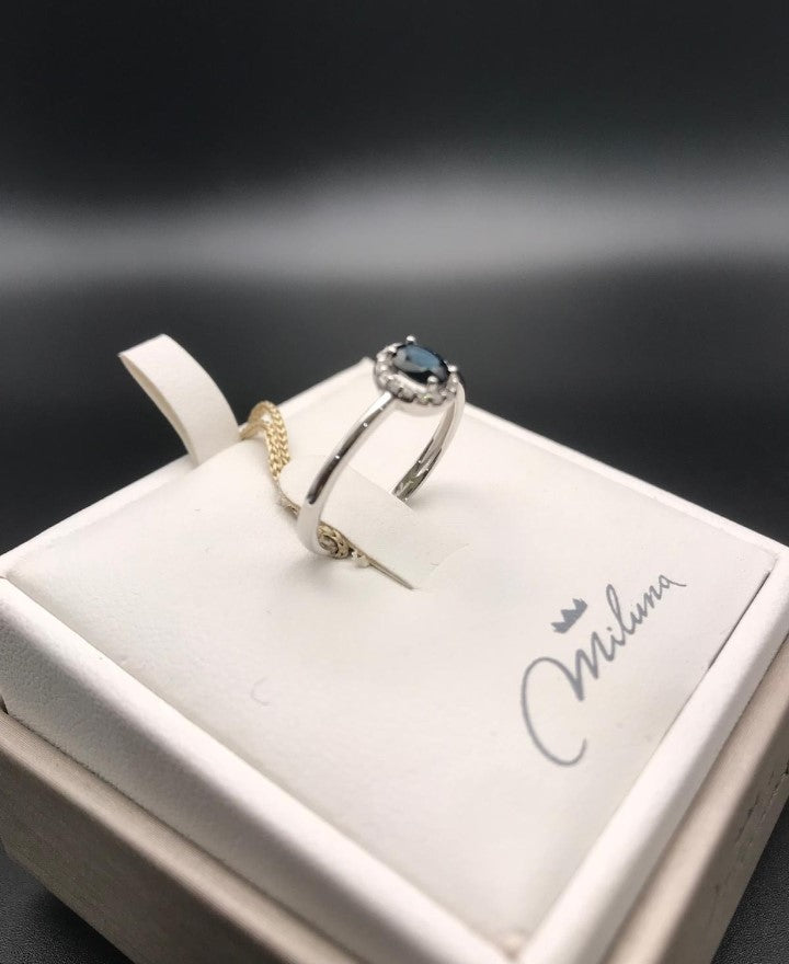 Anello Miluna in Oro Bianco con Diamanti e Zaffiro