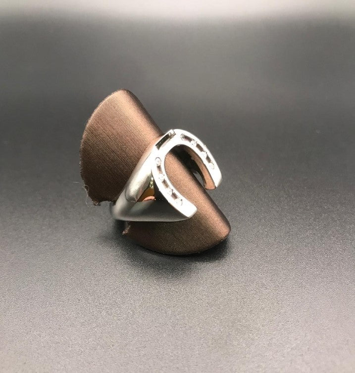 Anello Sigillo con Ferro Bianco — Horse Fever