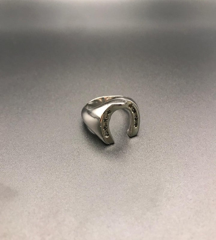 Anello Sigillo con Ferro Nero — Horse Fever