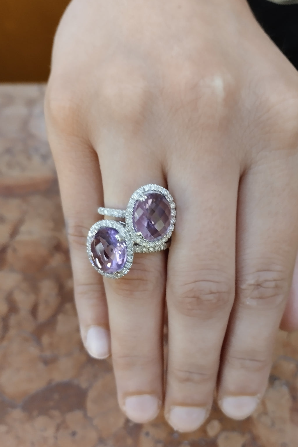 Anello in Oro Bianco con Diamanti e Ametiste — Creazione Gusci