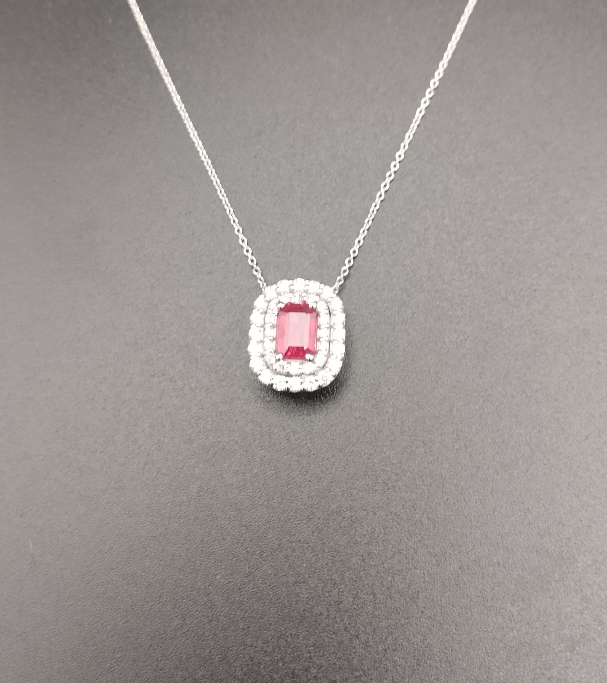 Collana in Oro Bianco con Diamanti e Rubino — Creazione Gusci