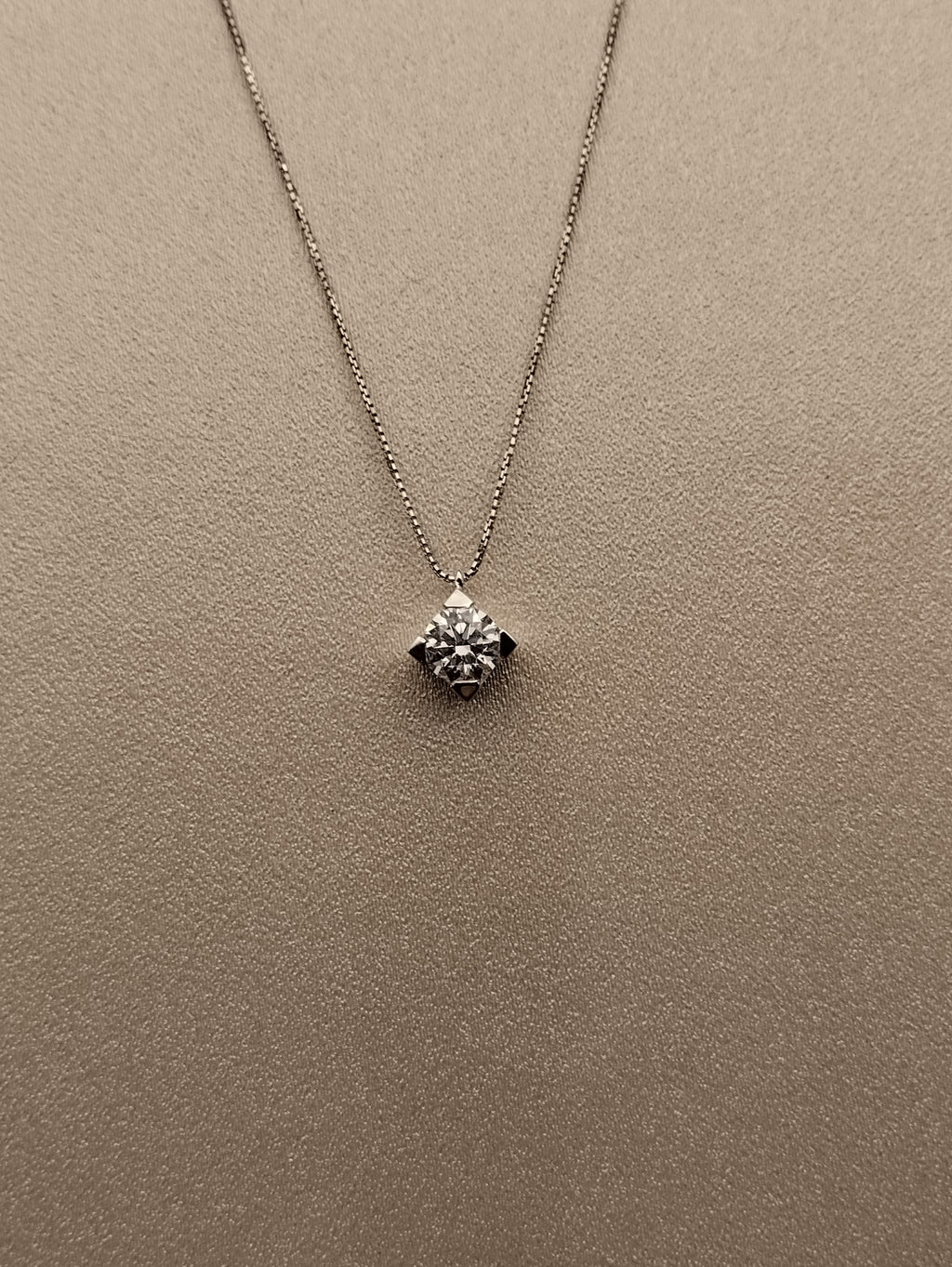 Collana Punto Luce ct.0,52 Oro Bianco e Diamante Lab Grown