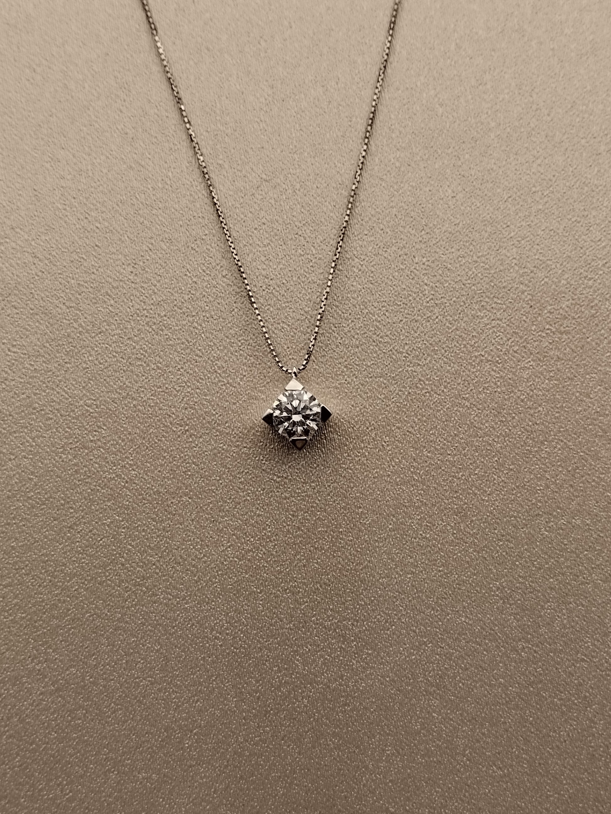 Collana Punto Luce ct.0,52 Oro Bianco e Diamante Lab Grown
