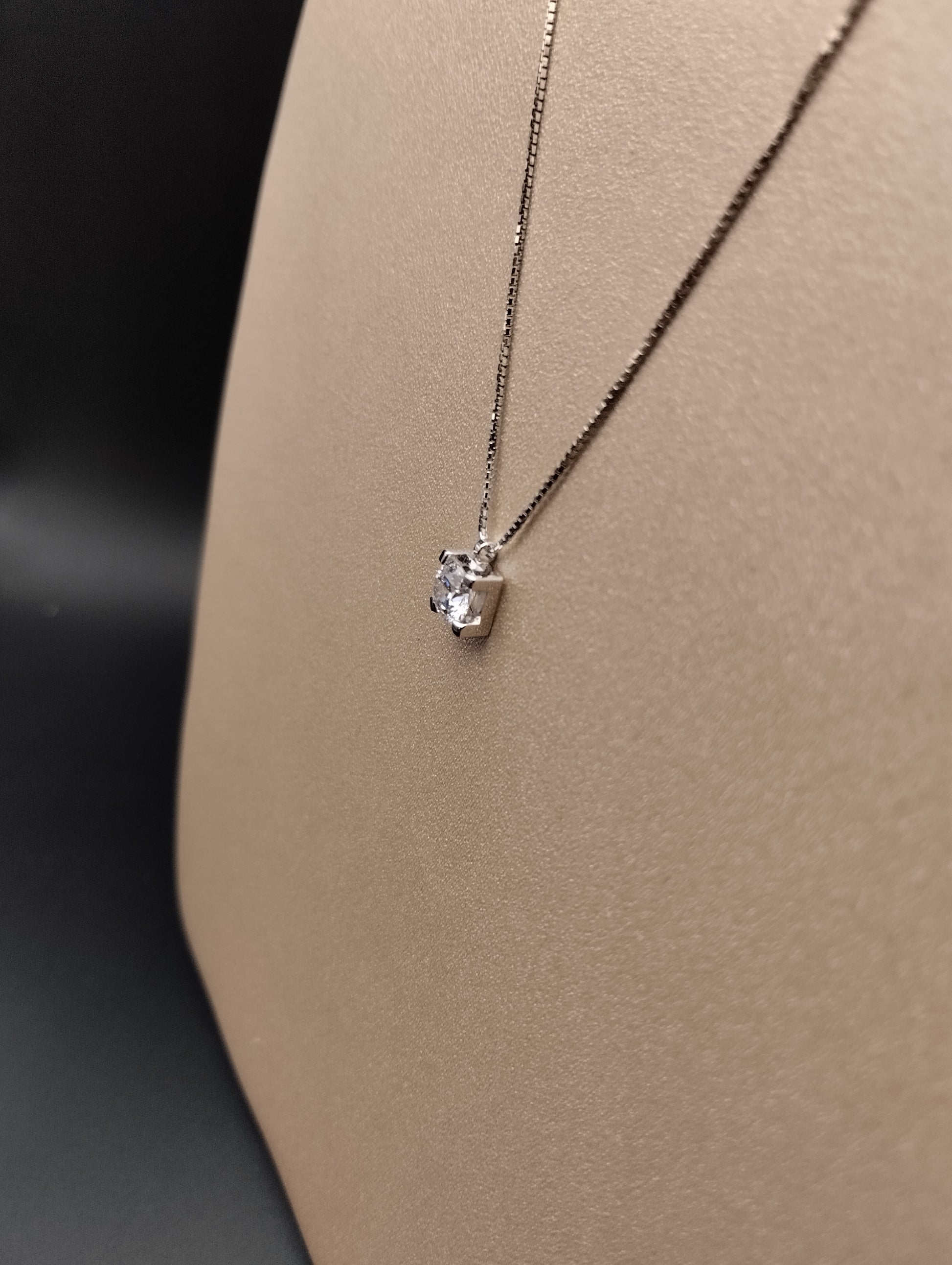 Collana Punto Luce ct.0,63 Oro Bianco e Diamante Lab Grown