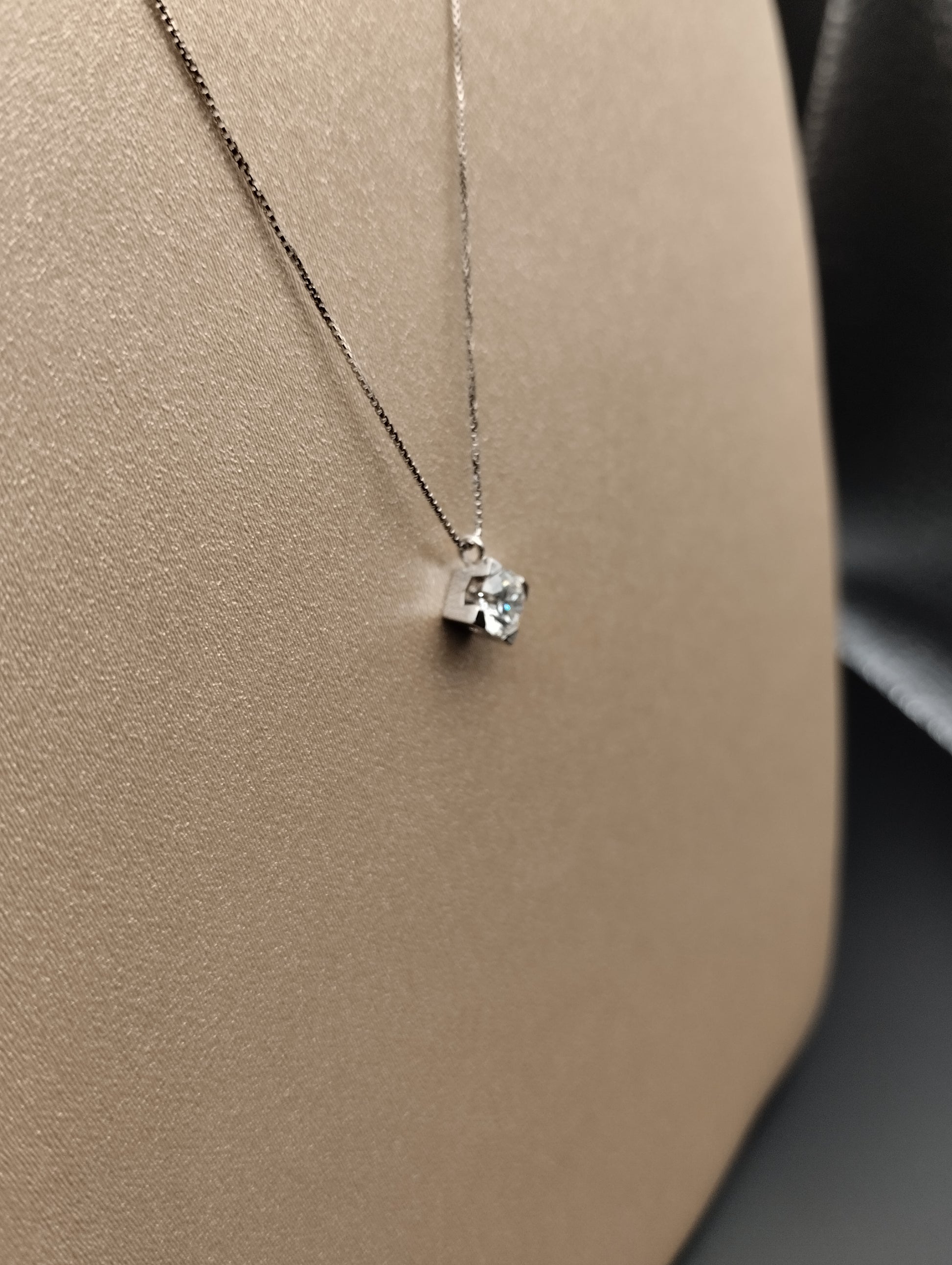 Collana Punto Luce ct.0,52 Oro Bianco e Diamante Lab Grown