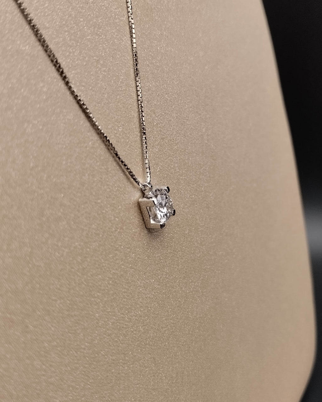 Collana Punto Luce ct.0,63 Oro Bianco e Diamante Lab Grown