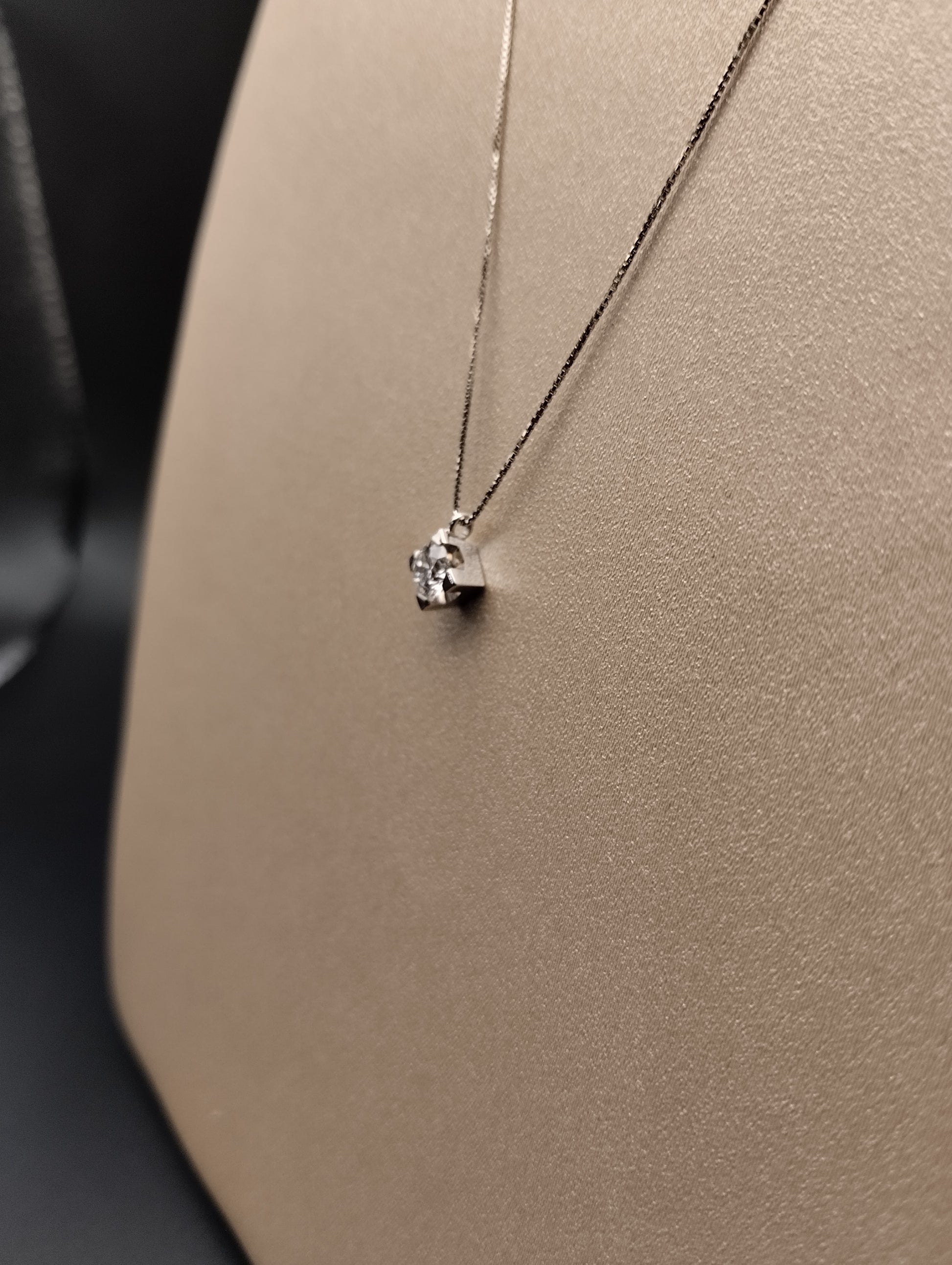 Collana Punto Luce ct.0,52 Oro Bianco e Diamante Lab Grown