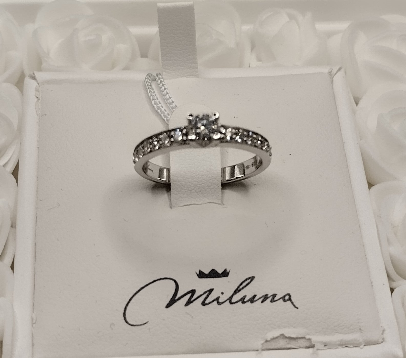 Anello Solitario Fascia Miluna in Oro Bianco e Diamante
