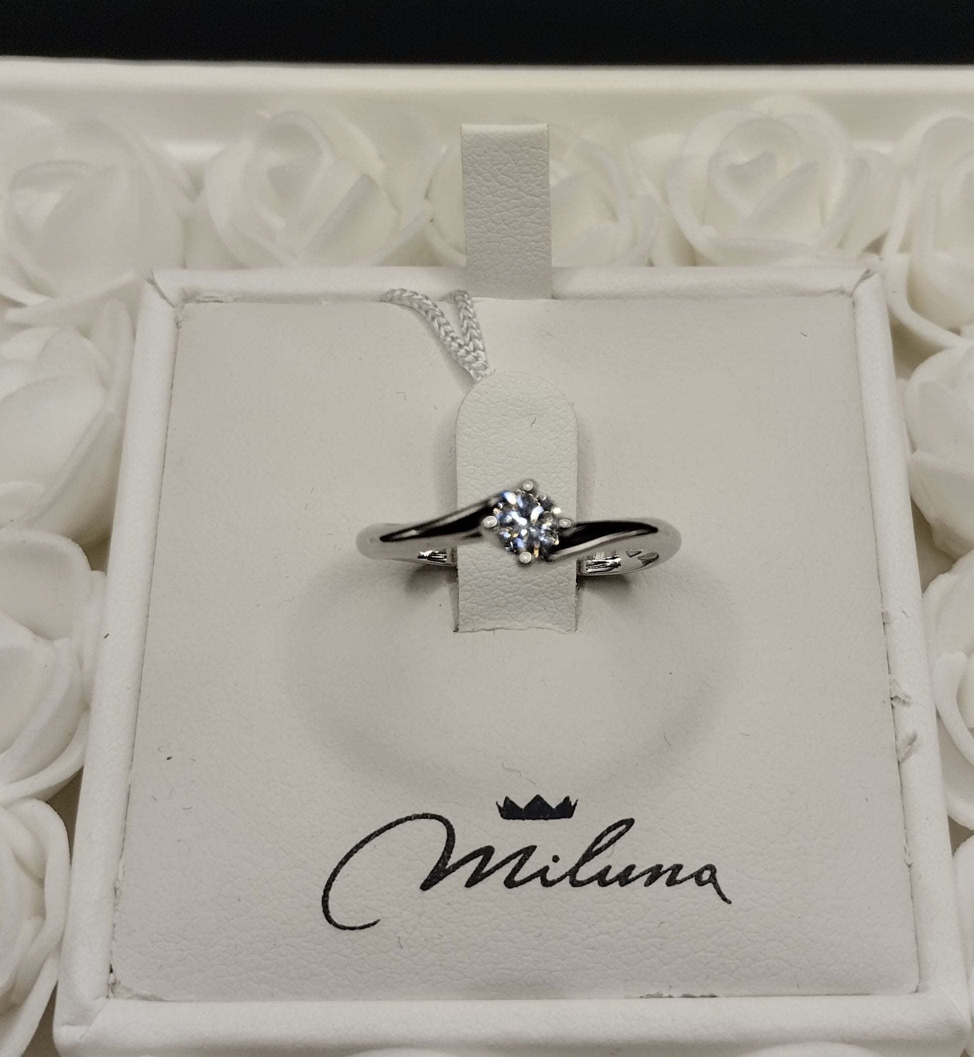 Anello Solitario Valentino Piccolo Miluna in Oro Bianco e Diamante