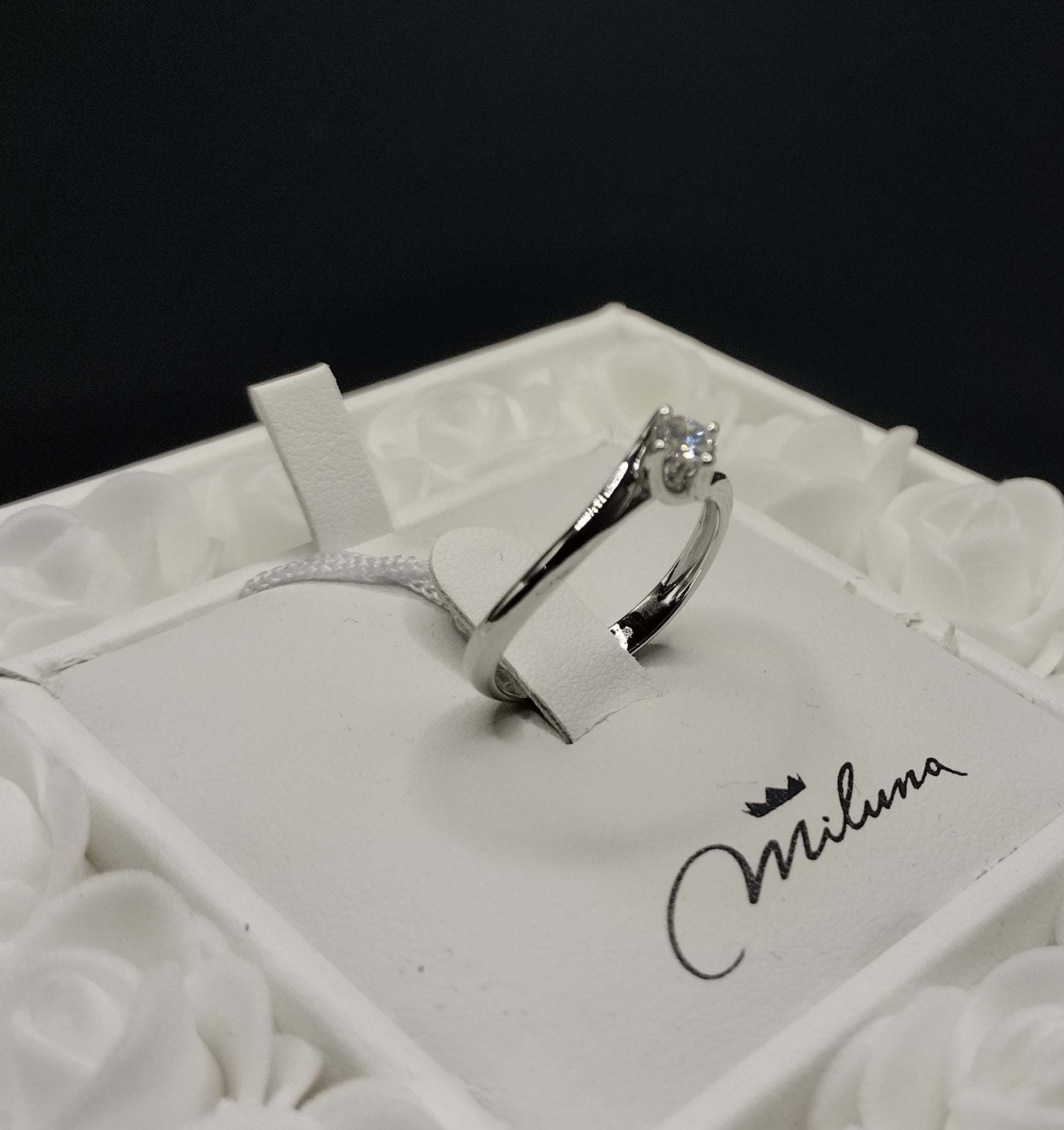 Anello Solitario Valentino Piccolo Miluna in Oro Bianco e Diamante