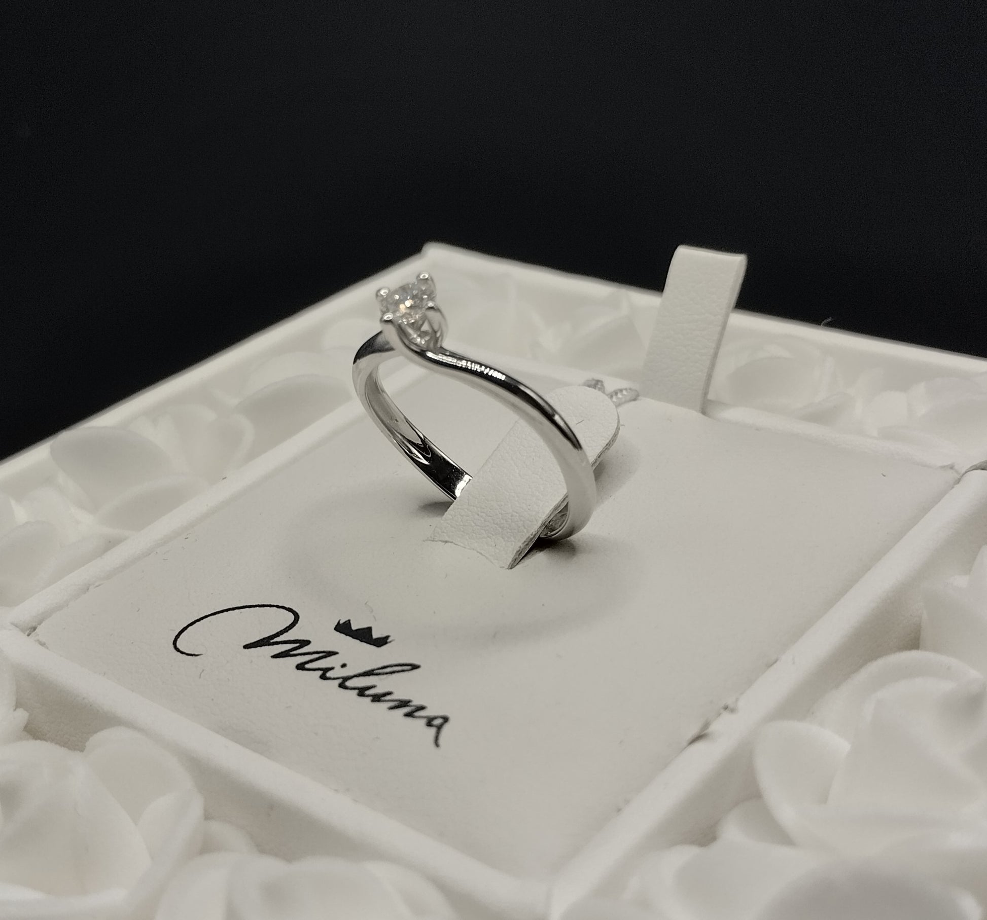 Anello Solitario Valentino Piccolo Miluna in Oro Bianco e Diamante