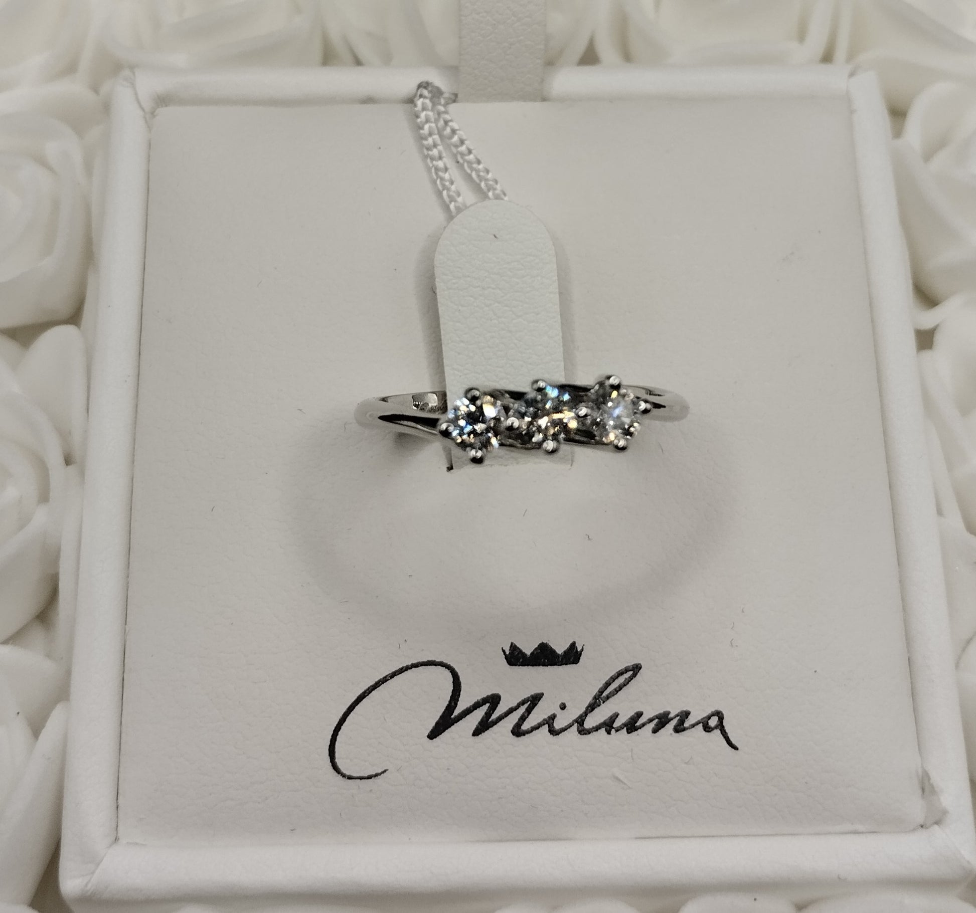 Anello Trilogy Piccolo Miluna in Oro Bianco e Diamanti