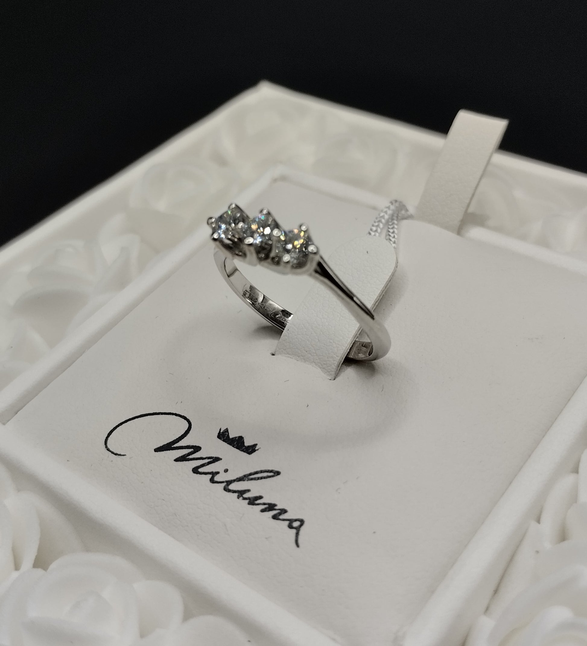 Anello Trilogy Piccolo Miluna in Oro Bianco e Diamanti