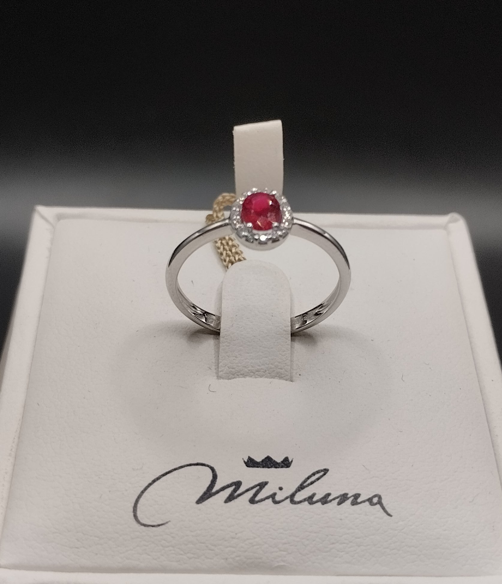 Anello Miluna in Oro Bianco con Diamanti e Rubino