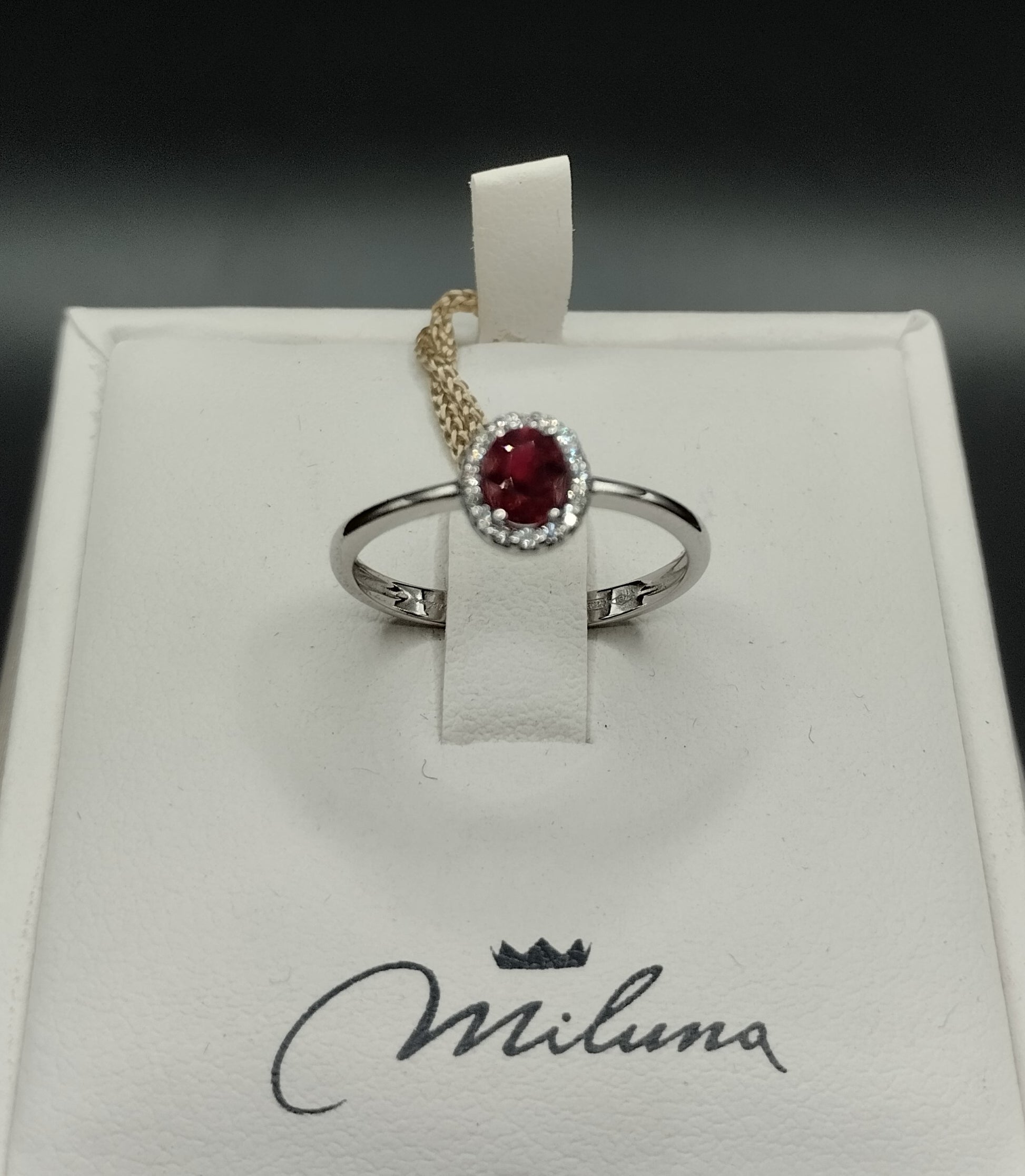 Anello Miluna in Oro Bianco con Diamanti e Rubino