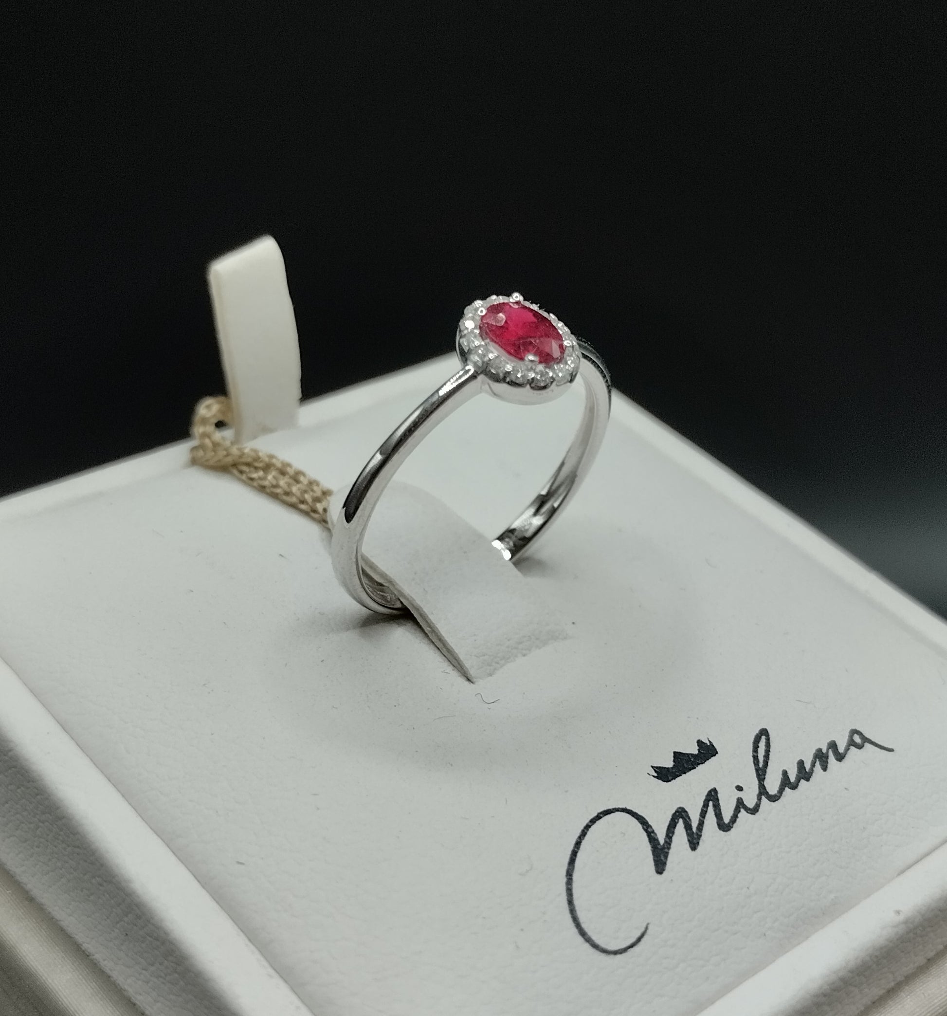 Anello Miluna in Oro Bianco con Diamanti e Rubino