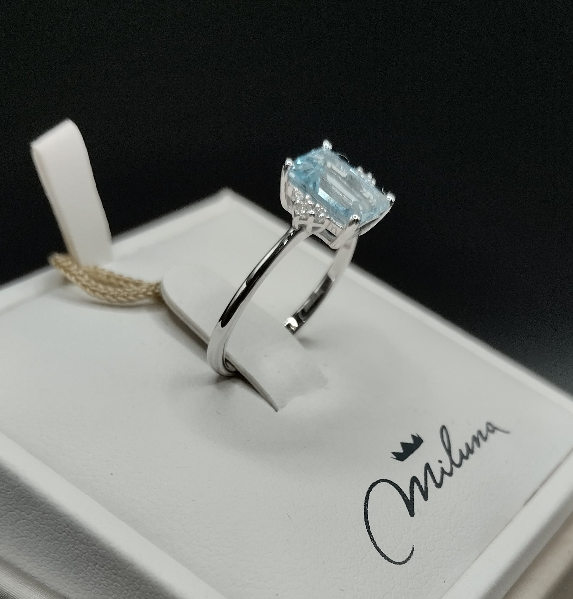 Anello Miluna in Oro Bianco con Diamanti e Acquamarina